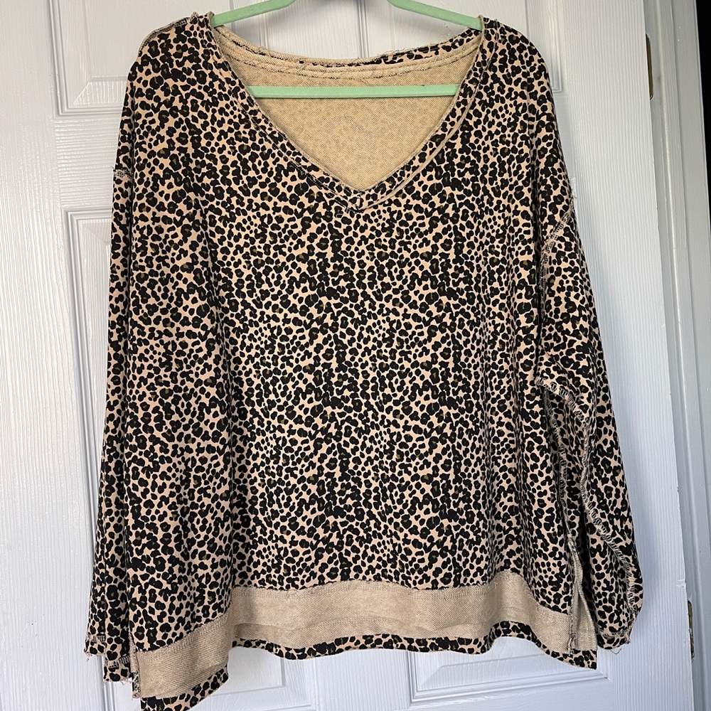 V-neck reversible light sweatshirt - UEC!